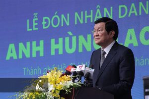 le-don-nhan-danh-hieu-anh-hung-lao-dong-paster11