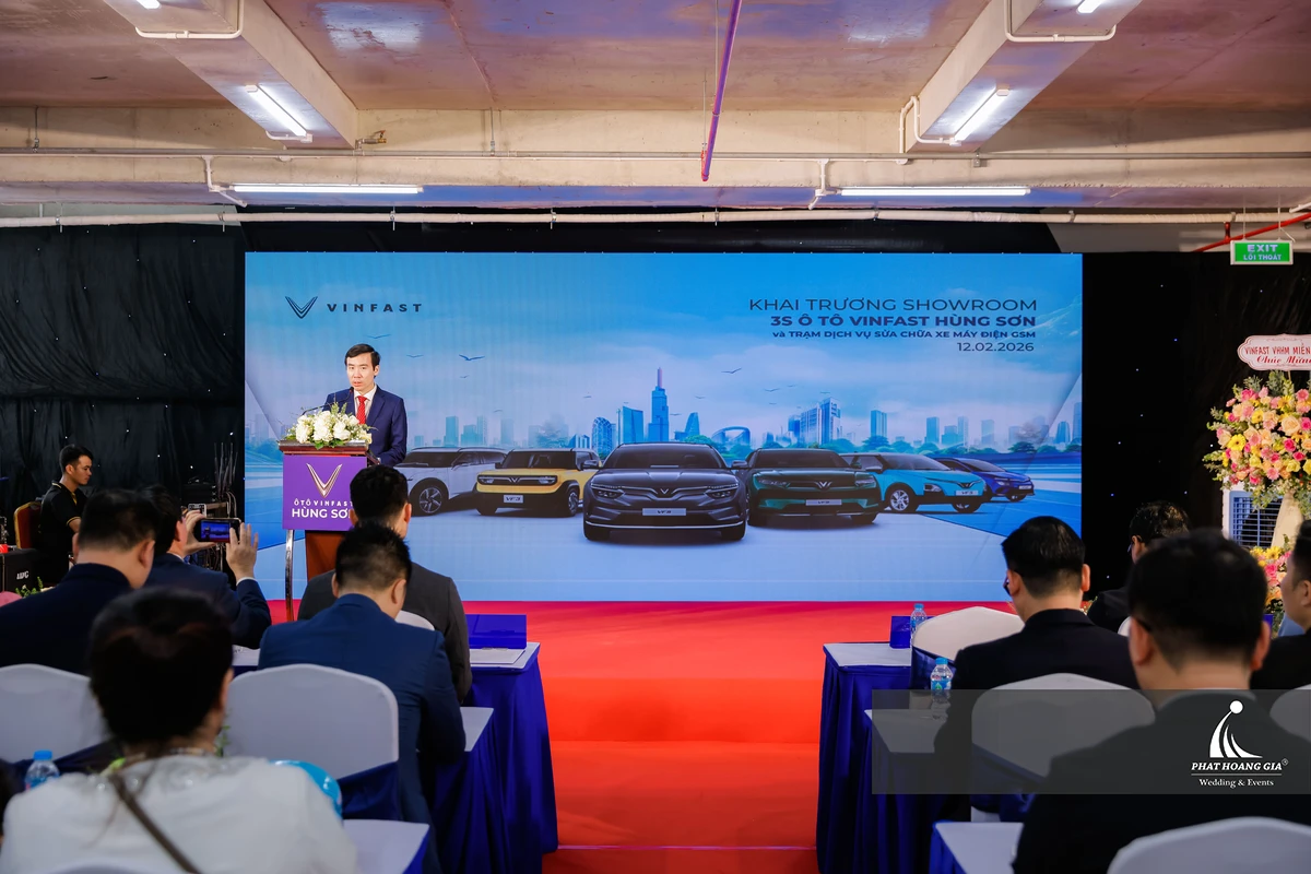 Đại diện doanh nghiệp phát biểu trên sân khấu, truyền tải mục tiêu truyền thông của sự kiện