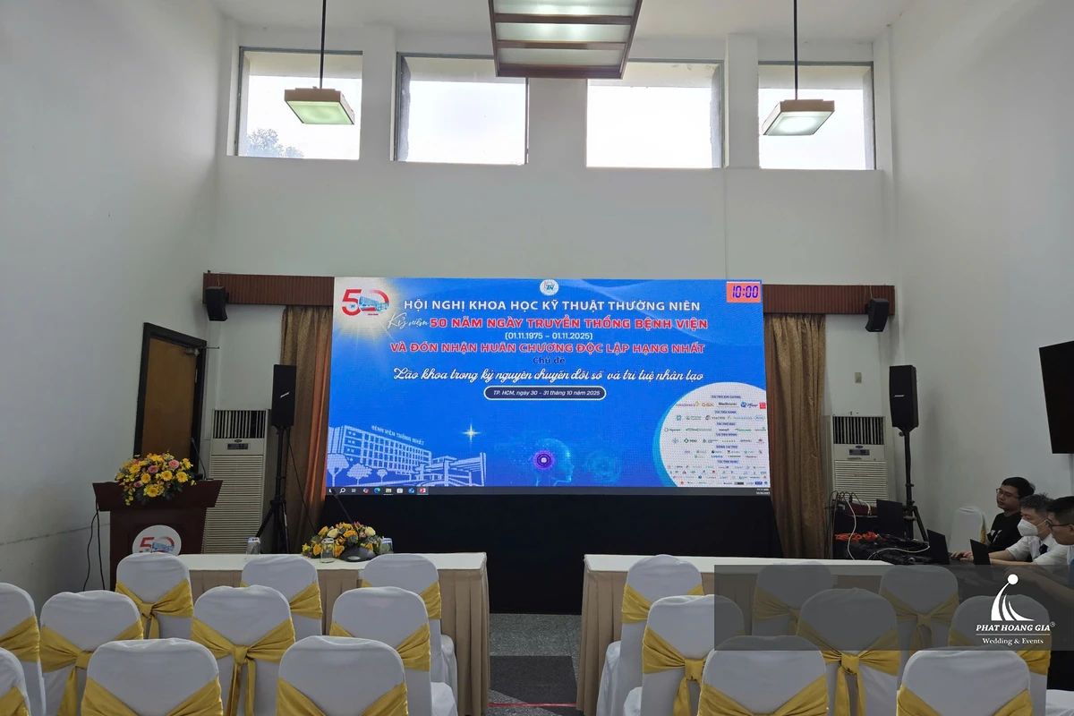 Sân khấu LED hỗ trợ trình bày nội dung trong hội nghị khoa học