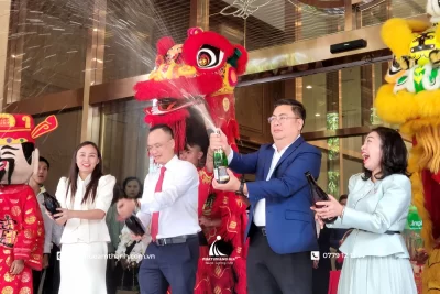 Nghi thức khai tiệc và chúc mừng nằm trong ý tưởng kịch bản lễ khánh thành trọn gói được doanh nghiệp ưa chuộng